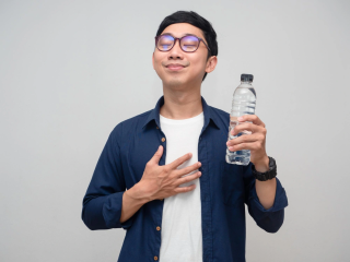 Kenali Sinyal Tubuh Saat Butuh Air Bukan Kopi atau Camilan